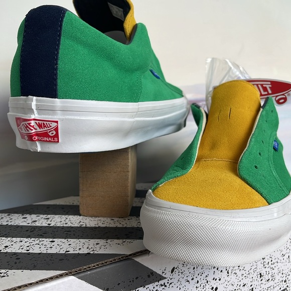 Vans Men’s 0g Lampin Lx
Off The Wall Green/Yellow
VN0A7Q4U021
Sneakers - Picture 9 of 16